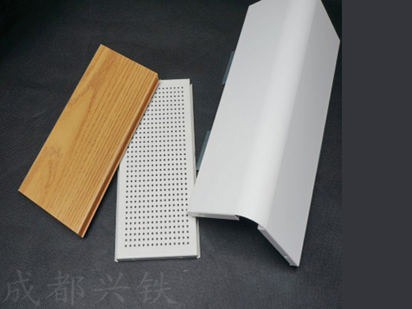 定制沖孔機房墻板，提升機房空間的差異化